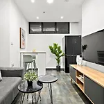 Modern Renovated 1 Bedroom Apartment W Bomb Shelter Central Tlv M2