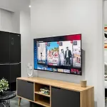 Modern Renovated 1 Bedroom Apartment W Bomb Shelter Central Tlv M2
